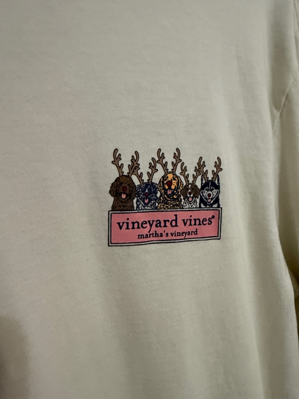 Vineyard Vines men’s Cream christmas Long-Sleeve Tee with dogs - Picture 2 of 5